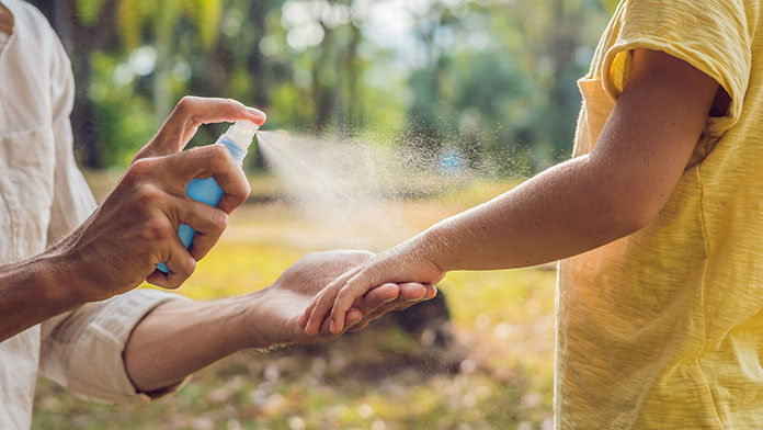 Jaki spray najlepiej chroni przed insektami