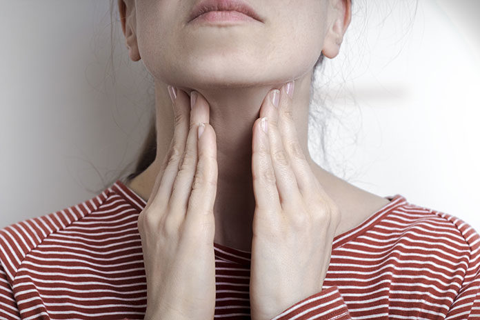 Skuteczne sposoby na ból gardła – nie tylko domowa pomoc