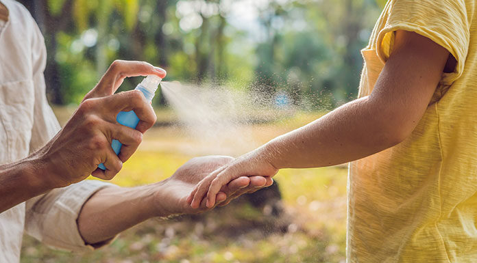 Jaki spray najlepiej chroni przed insektami