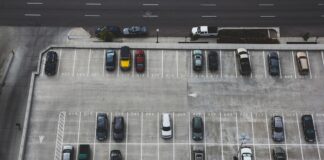Jakie wymagania techniczne muszą spełniać blokady parkingowe