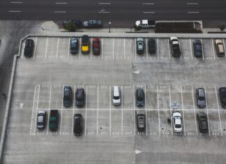 Jakie wymagania techniczne muszą spełniać blokady parkingowe