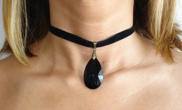 Co oznacza choker na szyi zapytaj?