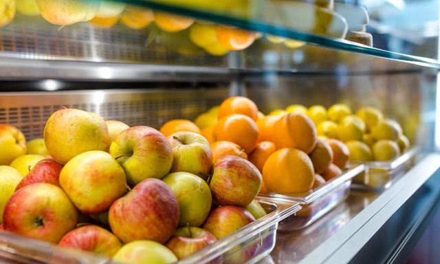 Profesjonalne lady chłodnicze – jak wybrać wyposażenie do sklepu i gastronomii? lady chłodnicze
